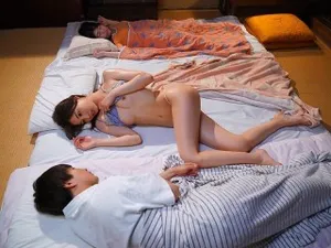 Anh chàng này thật tuyệt vời~ Anh ta đã ngoại tình với chị dâu của mình vào những năm 2000. Cô bồ nhí ngây thơ mặc đồng phục JK và quan hệ tình dục mà không dùng bao cao su...