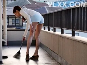 "Vợ và bà chủ nhà xinh đẹp" Cái cu dài và dày lấp đầy hoàn toàn cái lỗ mềm mại, và nước lồn siêu giàu ướt đẫm vì bị địt, và cơ thể thực sự bị địt rất mạnh... - Diễn viên Mio / Phụ đề tiếng Trung