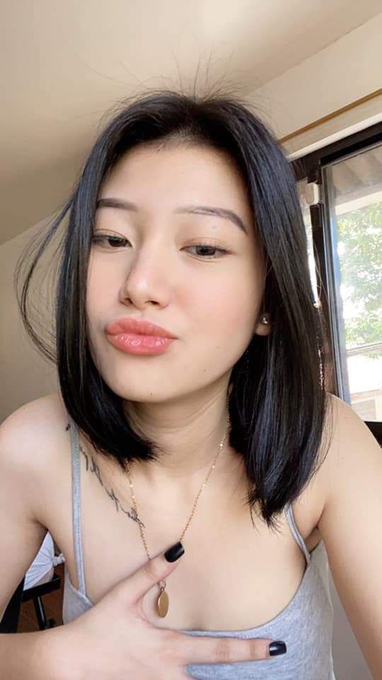 Một cô gái ngây thơ lại có cô bạn thân quá sành chuyện tình dục