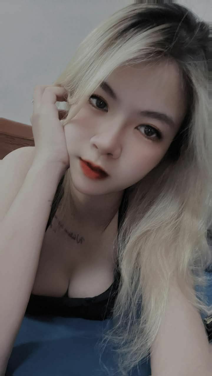 Lén nhìn cặp bưởi của con dâu mà buồi cương cứng